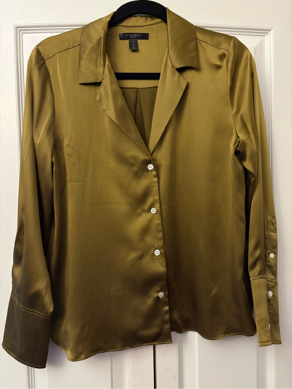 Banana Republic 100% Silk Olive Gold Button Front Blouse Medium